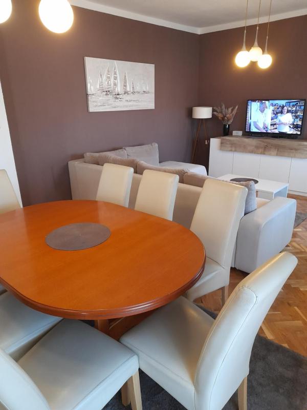 Two-Bedroom Apartment with Sea View (7 Adults) image 4
