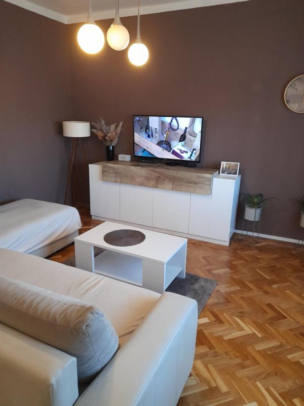Two-Bedroom Apartment with Sea View (7 Adults) image 3