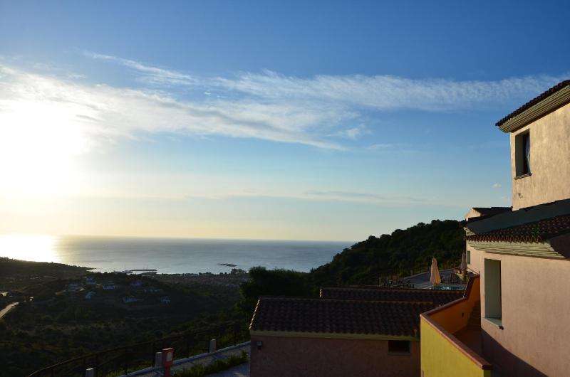 Triple Room with Sea View image 3