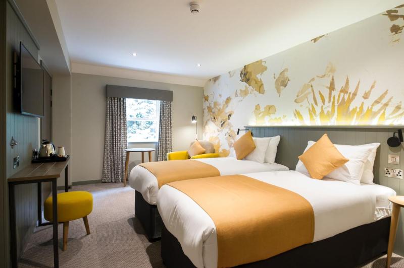 Standard Twin Room image 1