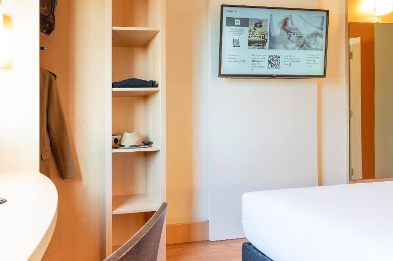Double Room image 4