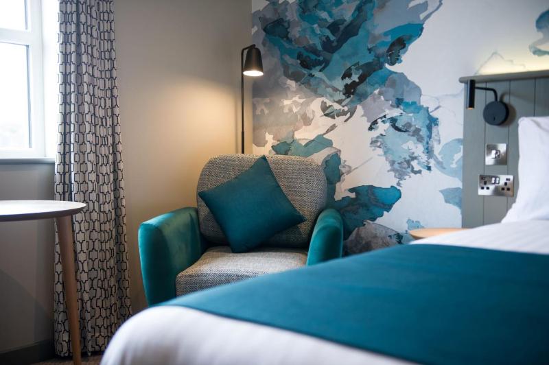 Standard Twin Room image 2