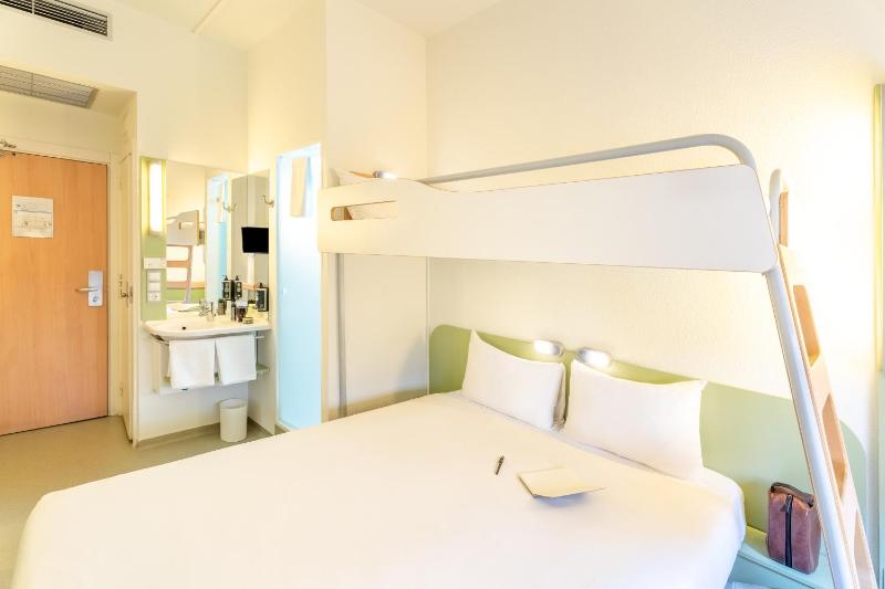 Double Room with Bunk Bed image 3