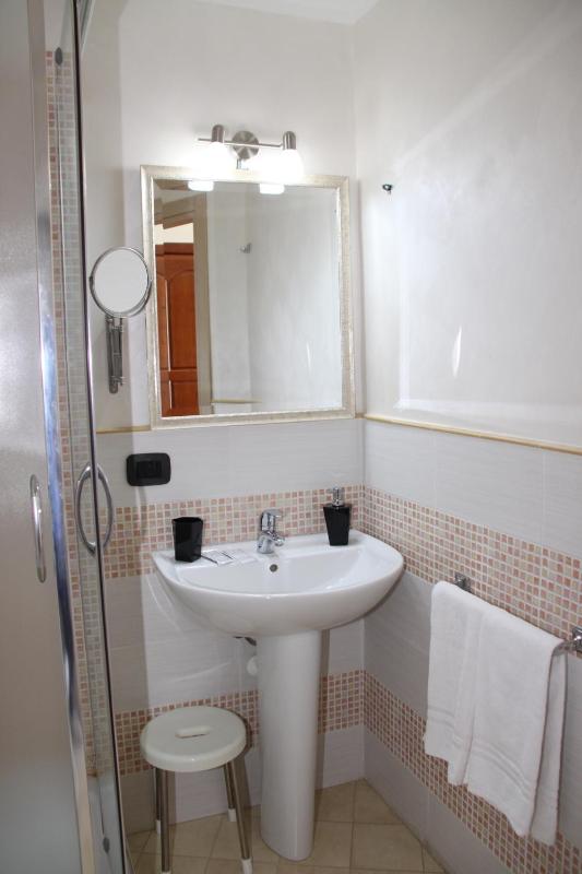 Double Room with Sea View image 2