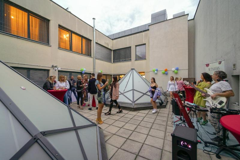 CHORS like a hotel - Capsule & NFT Boutique Hostel Bratislava - City Center - image 12
