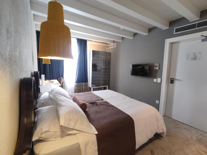 Superior Double Room image 1