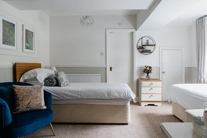 Double or Twin Room image 3