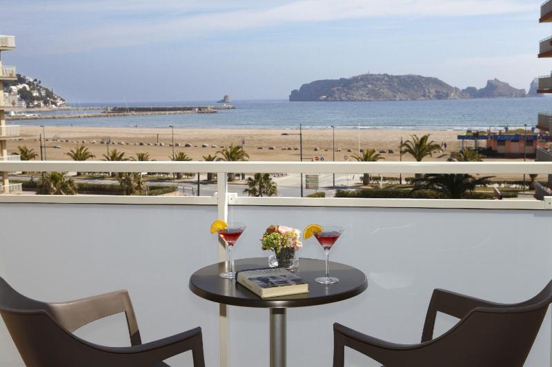Superior Double or Twin Room with Sea View image 1