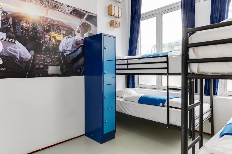 Bed in 4-Bed Mixed Dormitory Room image 4