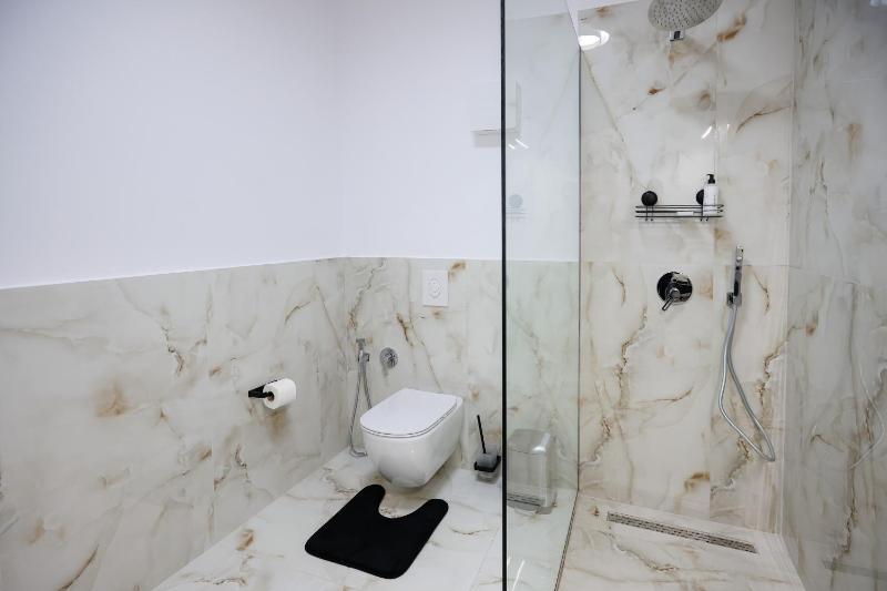 Ferdinand Hotel Rooms - image 6