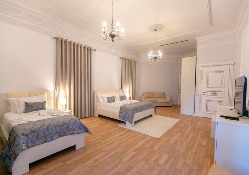Ferdinand Hotel Rooms - image 10