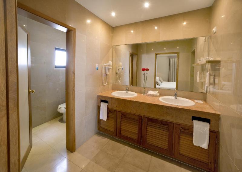 Deluxe Suite with Sea View (2 Adults) image 4