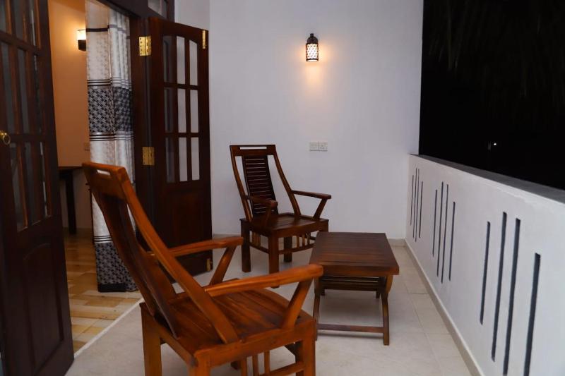 Isira Guest - image 16