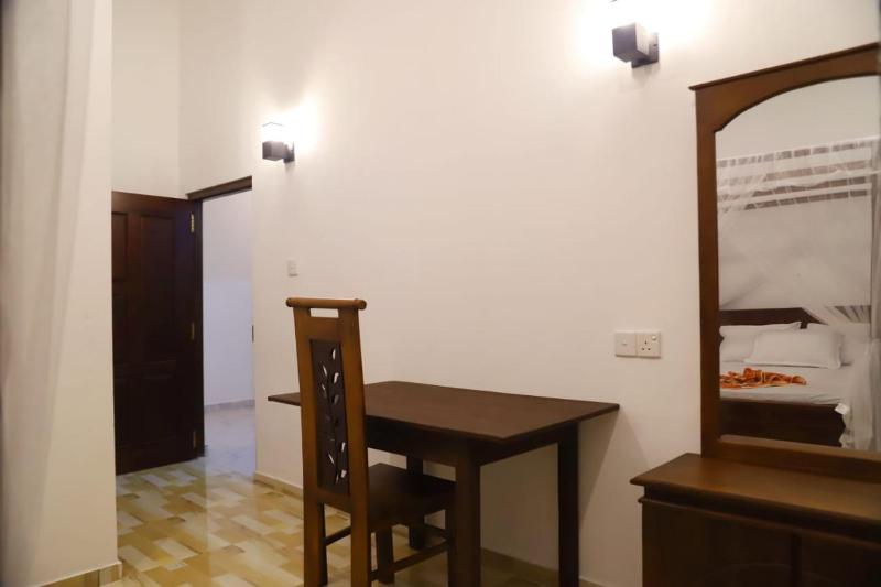 Isira Guest - image 14