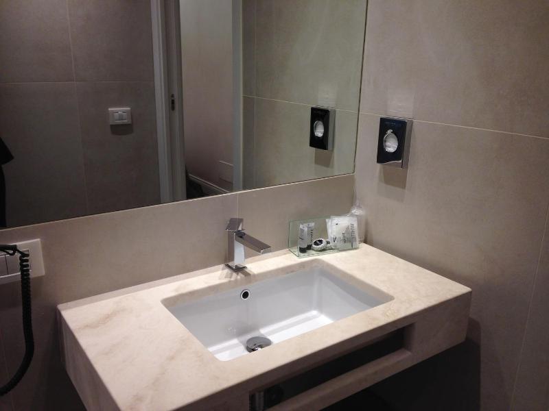 Small Double Room image 2