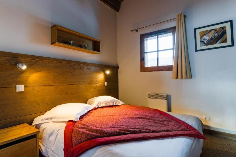 Two-Bedroom Apartment with Alcove (7-8 Adults) - Split Level image 4