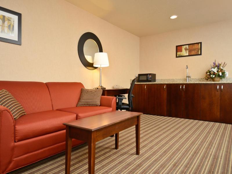 One-Bedroom Apartment image 3