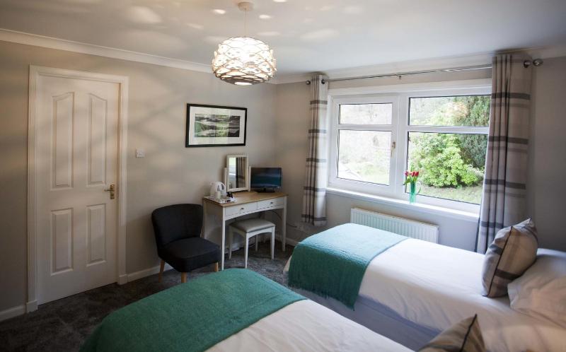 Twin Room image 2
