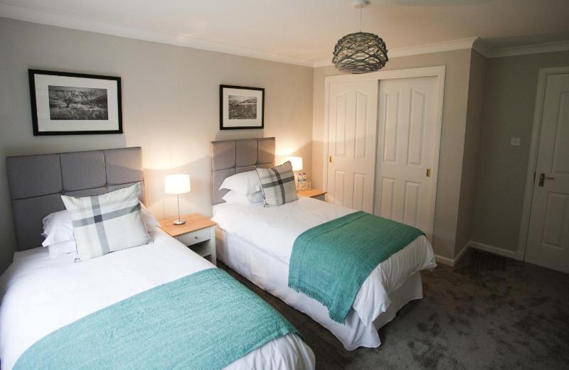 Twin Room image 3