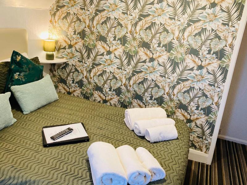 Double Room - Top Floor image 4