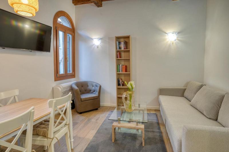Ecco Suites Apartments - image 12