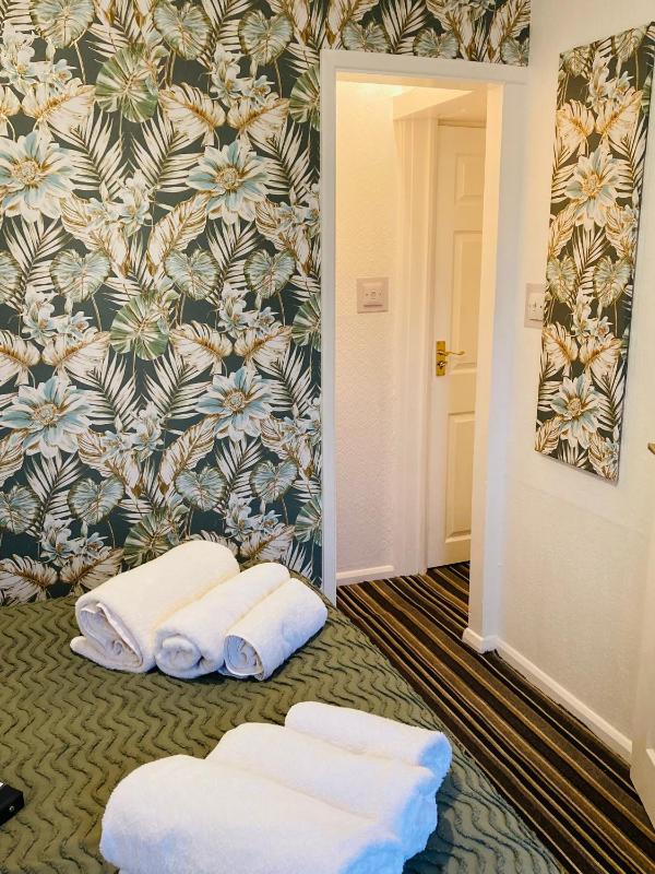 Double Room - Top Floor image 3