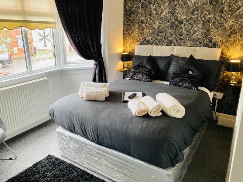 Double Room - First Floor image 1