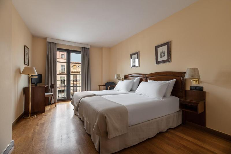 Twin Room image 1