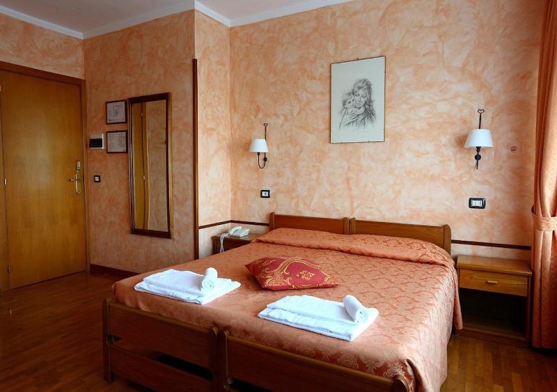 Standard Double or Twin Room image 1
