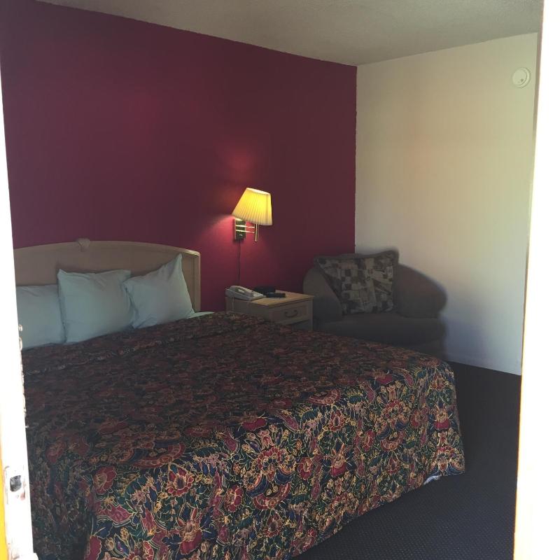 King Room image 3