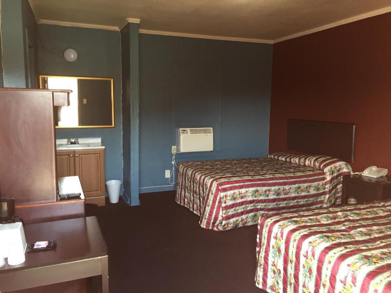 Double Room with Two Double Beds image 2