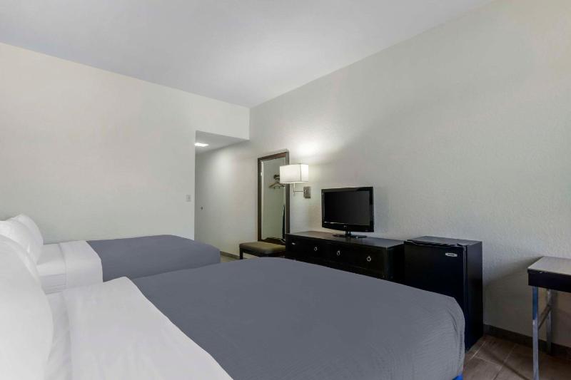 Double Room with Two Double Beds - Non-Smoking image 2