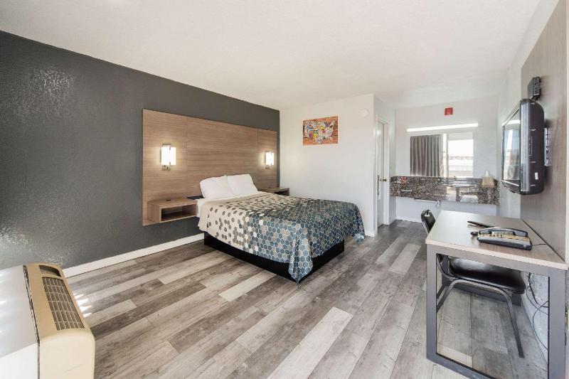 Queen Room image 1