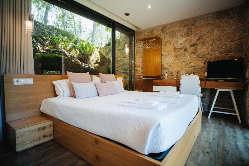 Double Room with Park View image 4