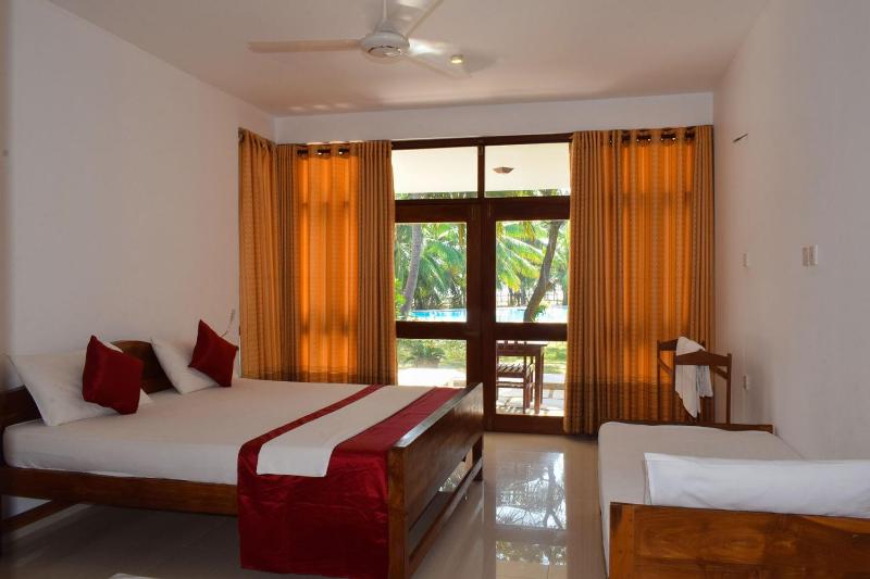 High Park Hotel - image 20