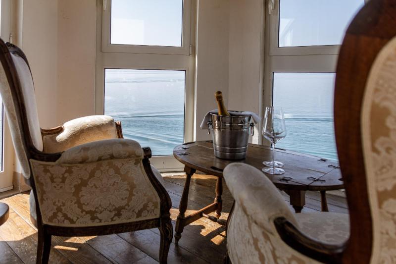 Queen Suite image 4