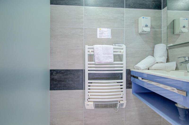 Comfort Triple Room image 3