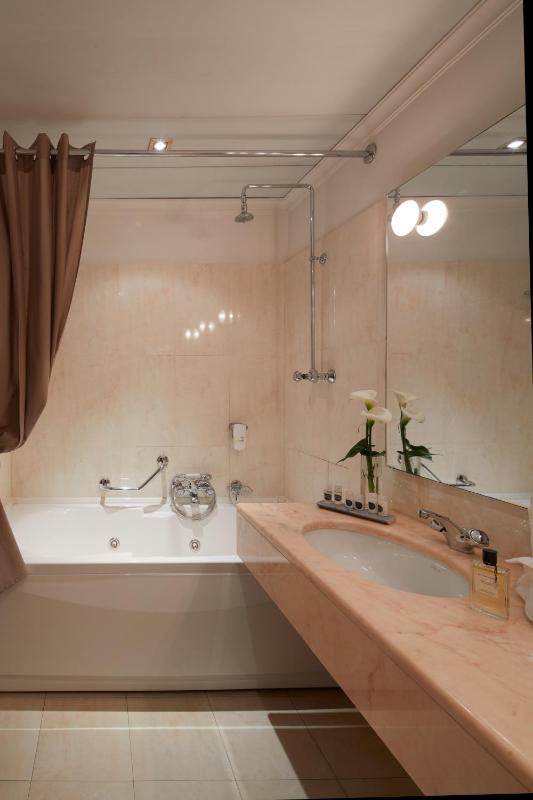 Double Room image 1