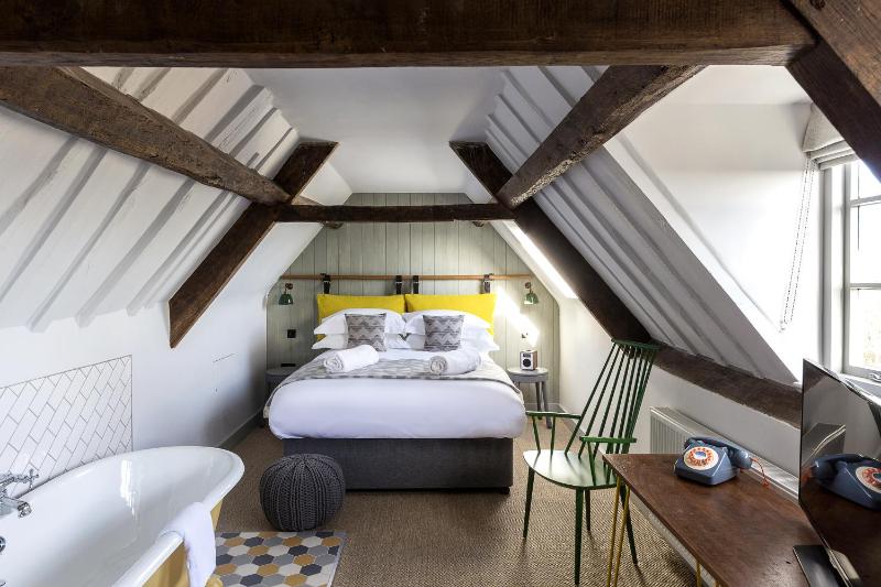 Double Room image 3