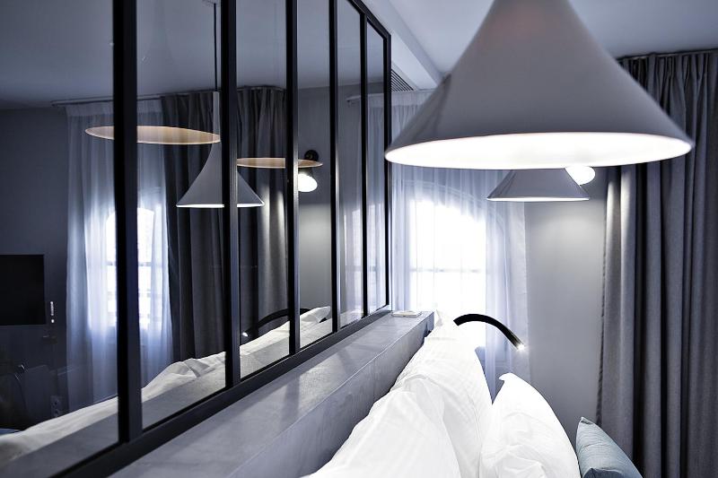 Deluxe Double Room with Bath image 2