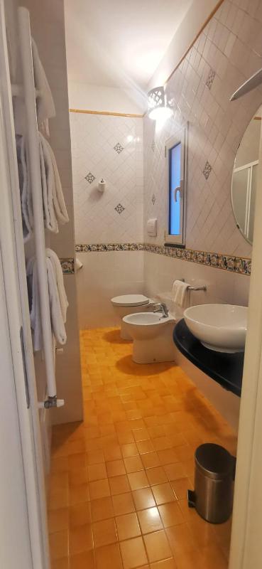 Double Room with Balcony image 4