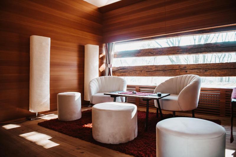 Suite with Garden View image 3