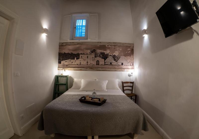 Double or Twin Room with Private Bathroom image 3