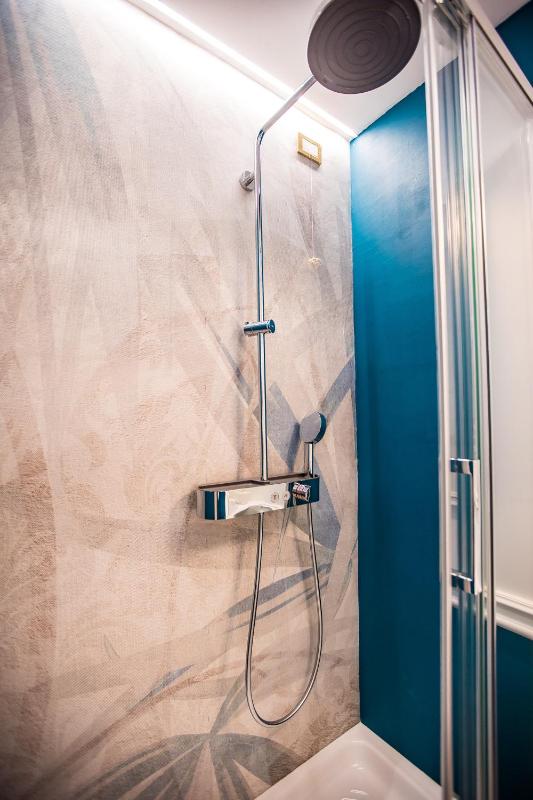 Quadruple Room image 3