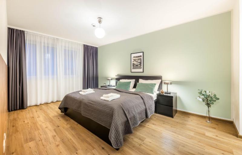 1-Bedroom Suite Balcony image 2