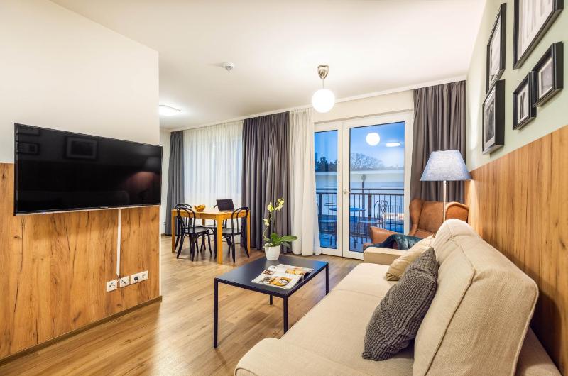 1-Bedroom Suite Balcony image 1