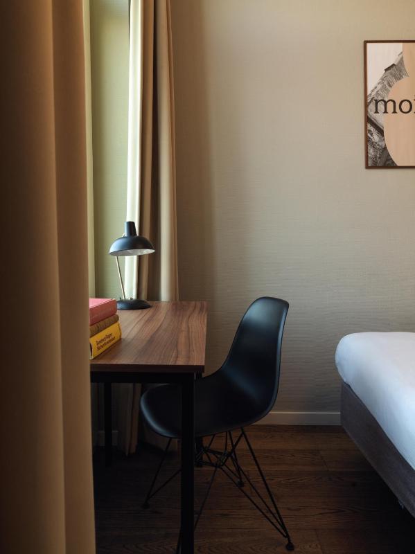 Basic Double Room image 4