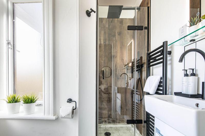 The Belmont Apart Hotel - Harrogate Stays with FREE PARKING - image 18
