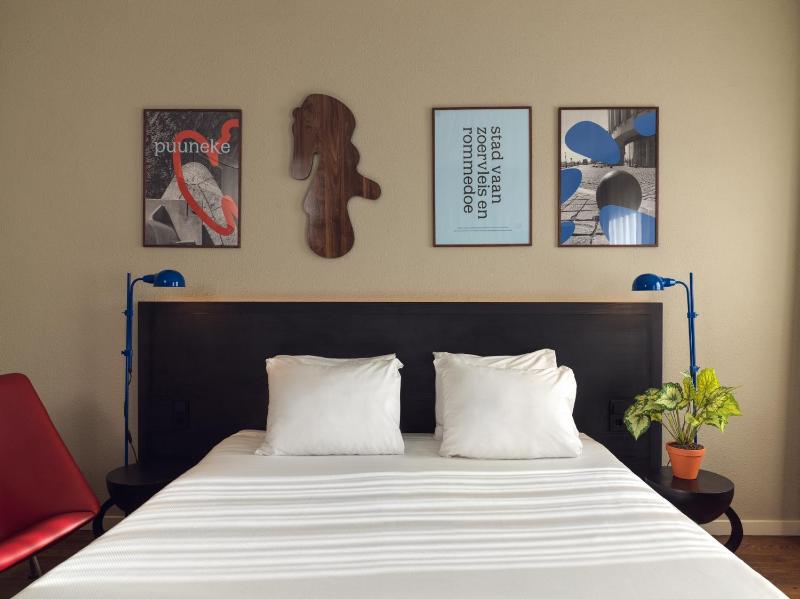 Large Double Room image 3