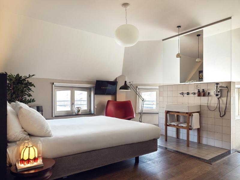 Extra Large Double Room image 1